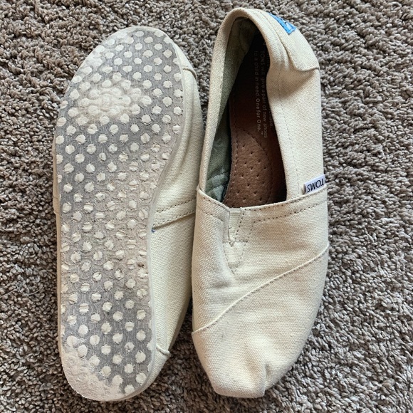 Toms - Picture 2 of 4